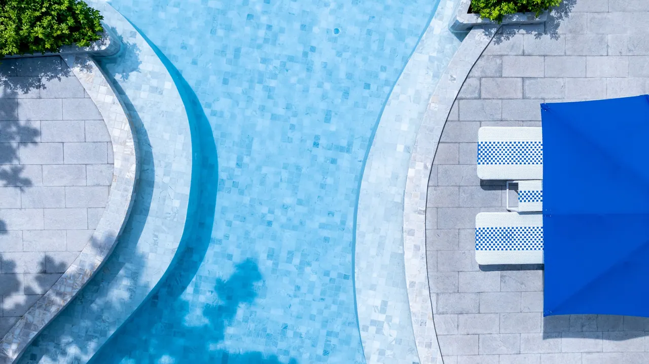 Curved pool steps, aerial view