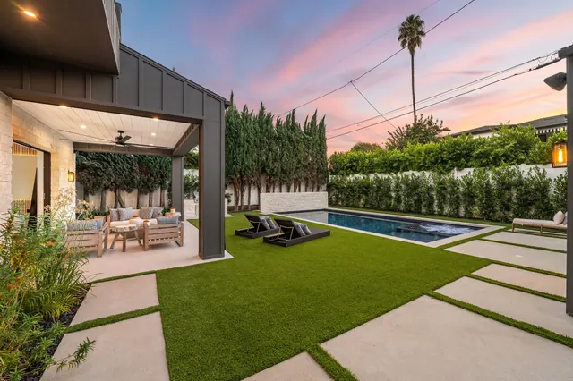 Artificial Turf & Putting Greens